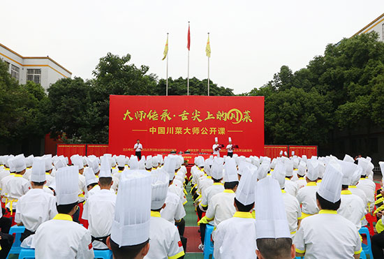 老师开讲丨老师炫技显身手，现场演绎高超技能！