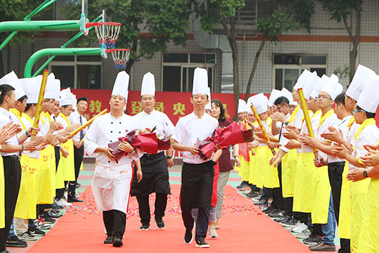 老师开讲丨老师炫技显身手，现场演绎高超技能！