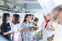 柴碧云新剧开拍 新东方烹饪老师为该剧提供厨艺
