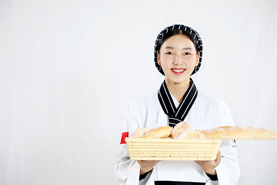 面包师资格证容易考吗