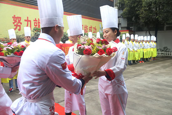 速来围观，两位厨艺大咖到成都新东方啦！