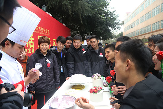【来了】世界冠军：第三届中国青年技能营行至新东方