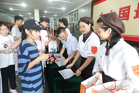 这个暑假，和老同学一起去新东方