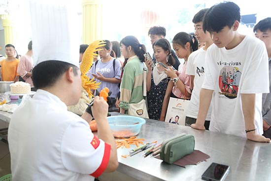 这个暑假，和老同学一起去新东方