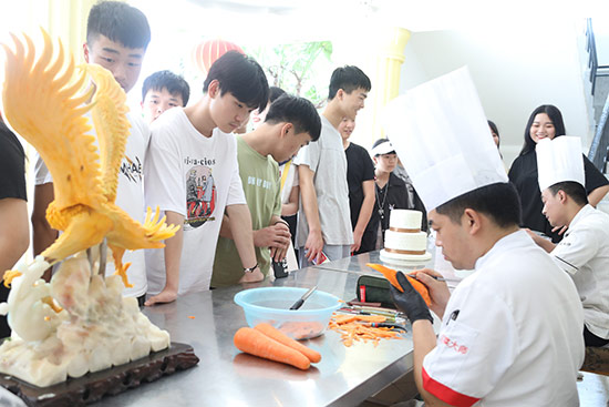 这个暑假，和老同学一起去新东方