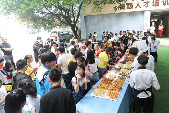 这个暑假，和老同学一起去新东方