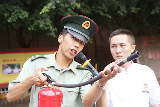 消防演习进校园
