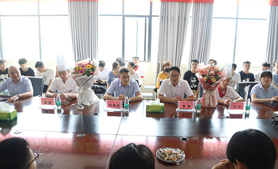 这个夏天，约上老同学，一起去上新东方！