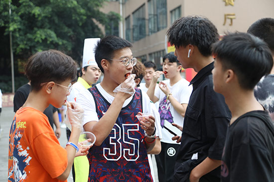 这个夏天，约上老同学，一起去上新东方！