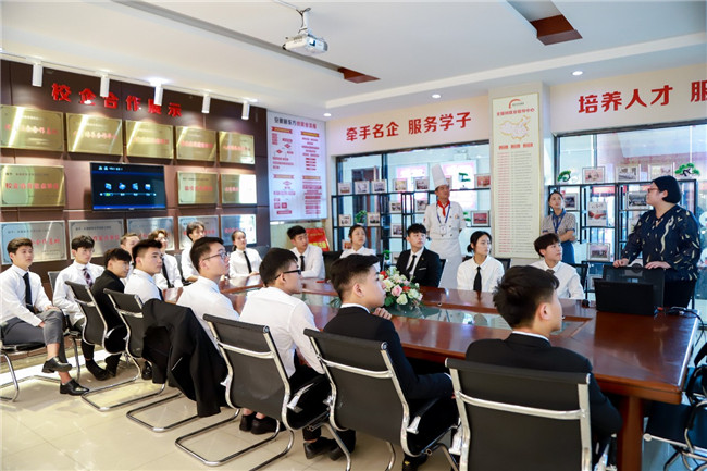 上海奈尔宝来我校进行专场招聘！