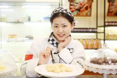 <b>在餐饮行业迅速发展的今天，女生学西点有前途</b>