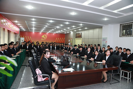 招聘宣讲会|毕业不出门轻松就业，实习工资5000起！