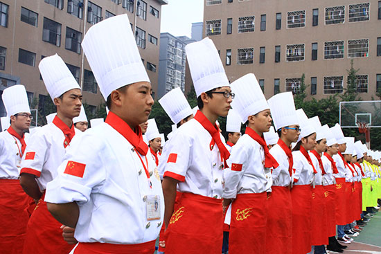 2020年厨师行业更火了，很多初高中生都来这里了！