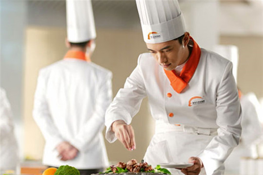在新东方烹饪学校只能学到烹饪技能吗？