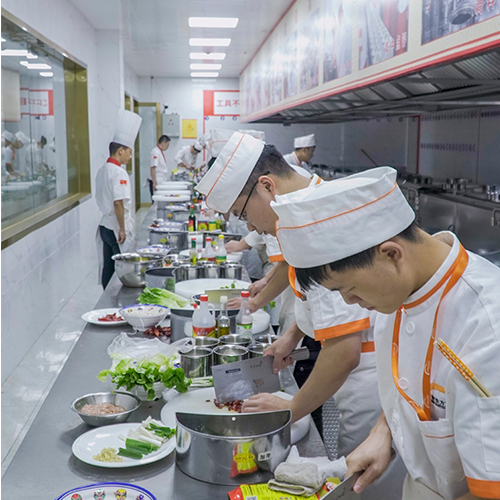 初高中毕业可以报名新东方烹饪学校吗？