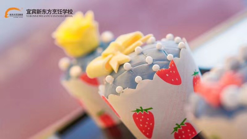 在宜宾学西点，哪个学校好？