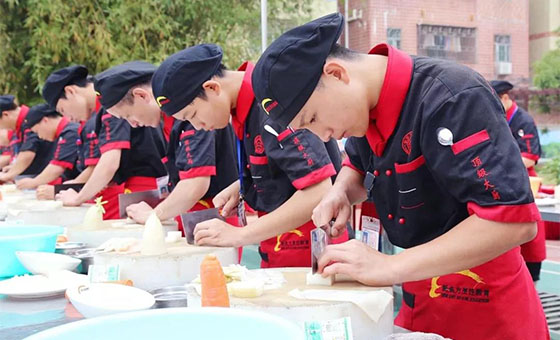学厨师到正规厨师学校有哪些优势？