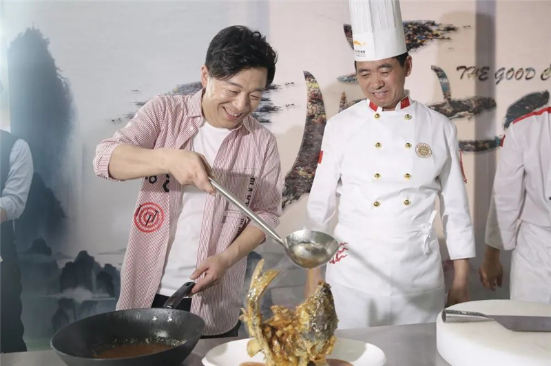 黄渤：忘了记忆，忘不了美食