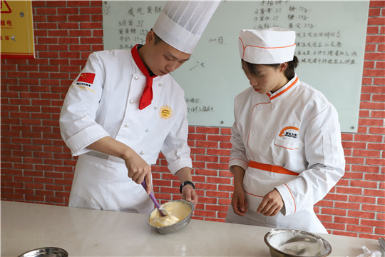 初中毕业女生学什么技术好？