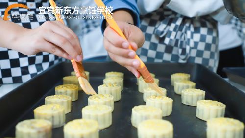 <b>月饼带回家|宜宾新东方学生的中秋节礼物</b>