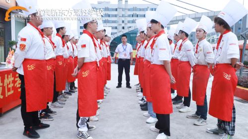 <b>宜宾新东方烹饪学校学生们的雕刻考核来了！</b>